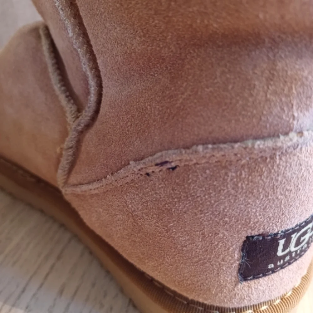 UGG AUSTRALIA CLASSIC SHORT II SUEDE BOOTS SIZE 7